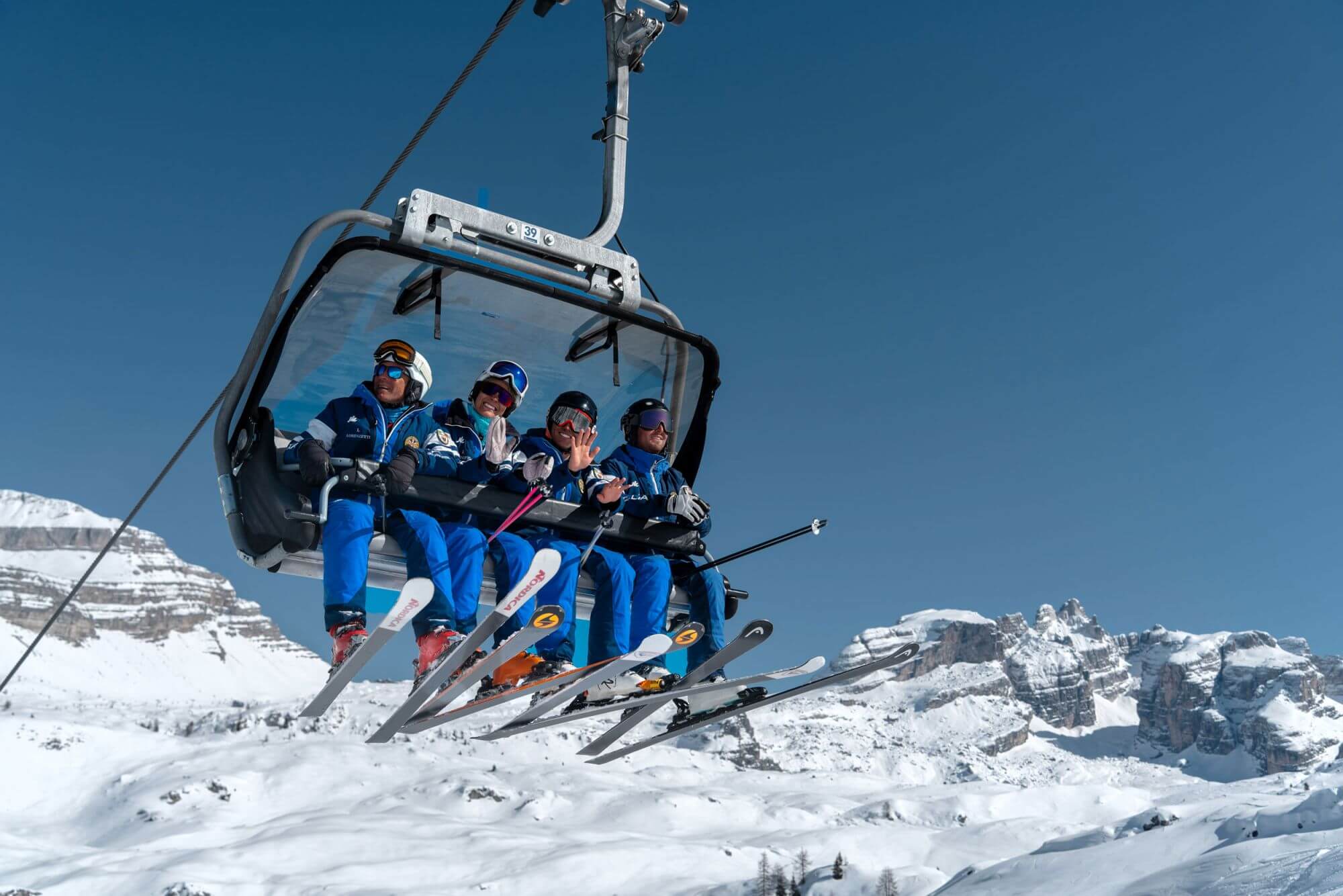 Skiing loves Peace